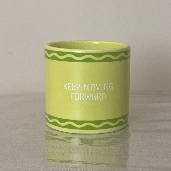 Crayola Fresh Bamboo Scent “Keep Moving Forward”6.3-oz. Candle Jar- Citron - Picture 1 of 7
